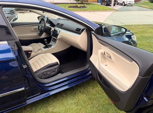 Blue 2009 Volkswagen CC Sport