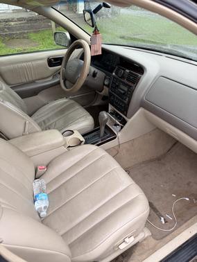 Beige 1999 Toyota Avalon XLS