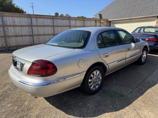 2002 Lincoln Continental Base