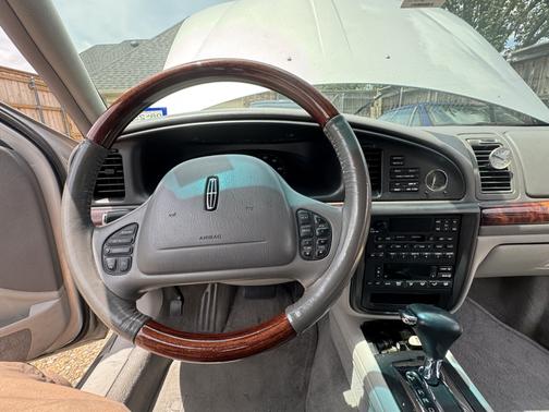 2002 Lincoln Continental Base