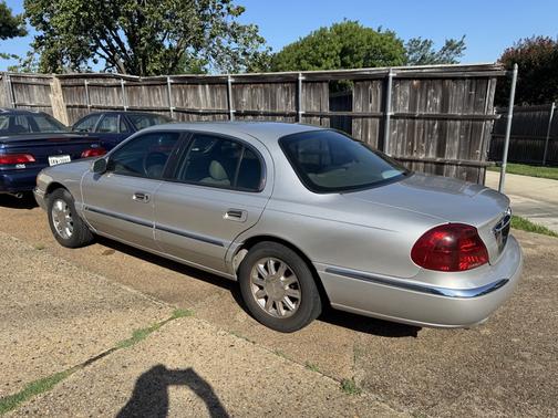 2002 Lincoln Continental Base