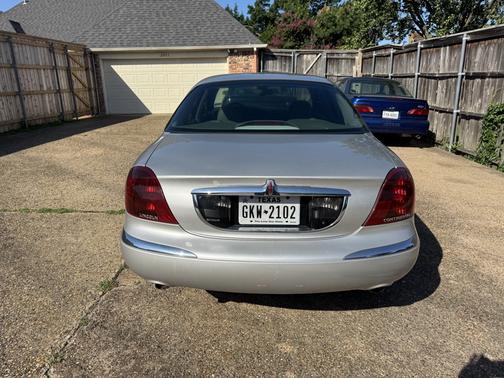 2002 Lincoln Continental Base