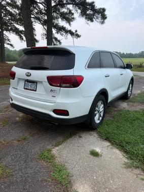 White 2020 Kia Sorento LX