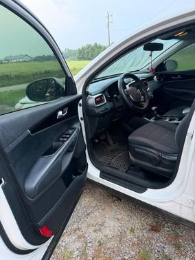 White 2020 Kia Sorento LX