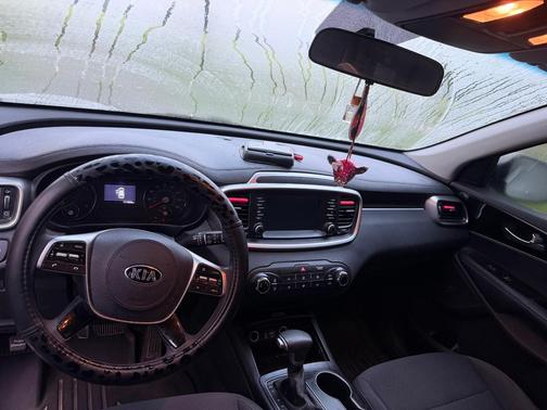 White 2020 Kia Sorento LX