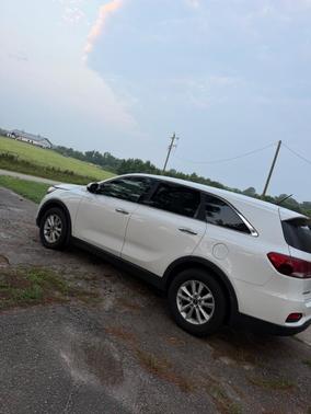 White 2020 Kia Sorento LX