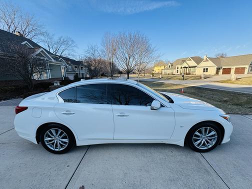 2015 INFINITI Q50 Premium