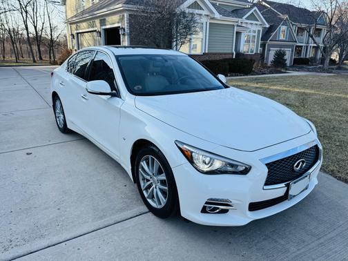 2015 INFINITI Q50 Premium