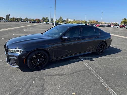 2021 BMW 750 i xDrive