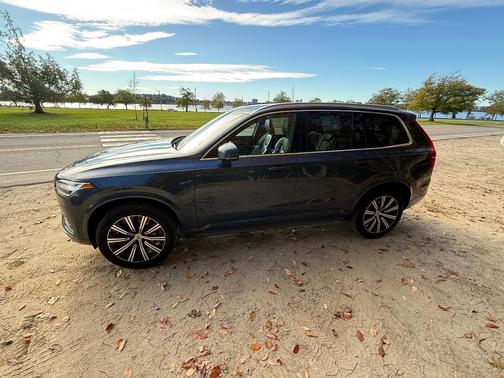Blue 2020 Volvo XC90 T5 Momentum