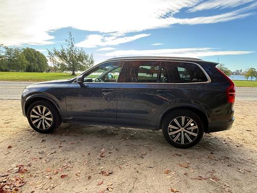 Blue 2020 Volvo XC90 T5 Momentum