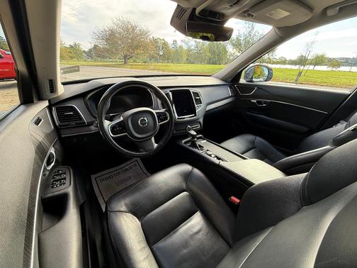 Blue 2020 Volvo XC90 T5 Momentum