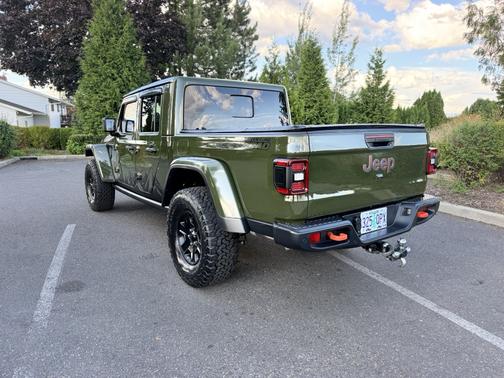Green 2021 Jeep Gladiator Mojave