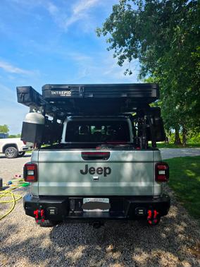 Silver 2024 Jeep Gladiator Rubicon X