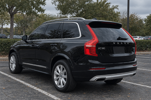 Black 2017 Volvo XC90 T6 Momentum