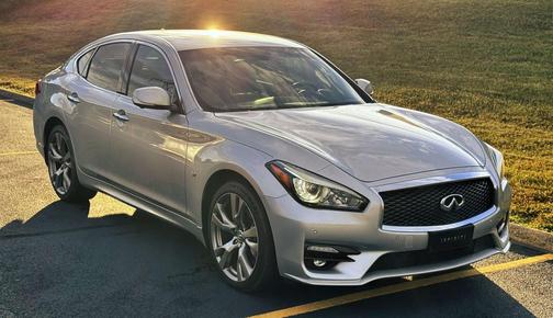 Silver 2017 INFINITI Q70 3.7X