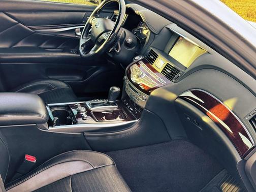 Silver 2017 INFINITI Q70 3.7X