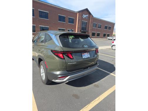 Green 2025 Hyundai TUCSON SE