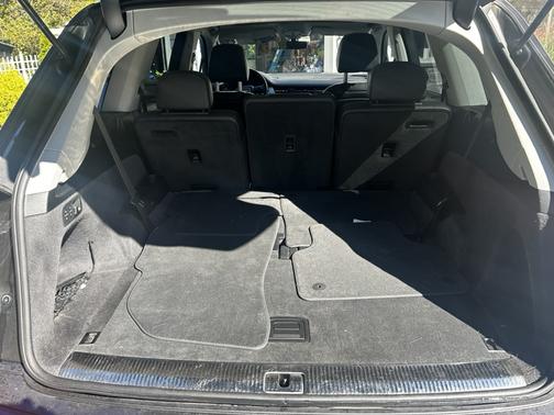 Black 2019 Audi Q7 45 SE Premium