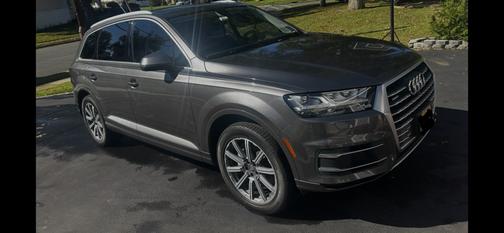 Black 2019 Audi Q7 45 SE Premium