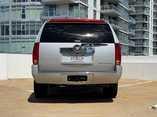 Silver 2013 Cadillac Escalade ESV Luxury