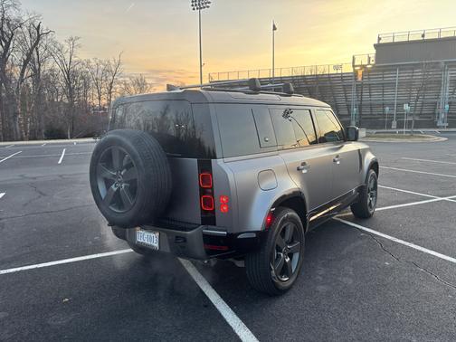 2024 Land Rover Defender 110 P400 X-Dynamic SE