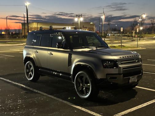 2024 Land Rover Defender 110 P400 X-Dynamic SE