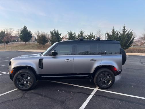 2024 Land Rover Defender 110 P400 X-Dynamic SE