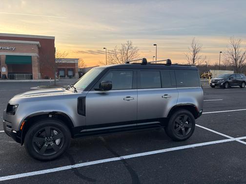 2024 Land Rover Defender 110 P400 X-Dynamic SE