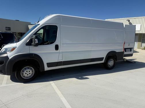 White 2023 RAM ProMaster 2500 High Roof