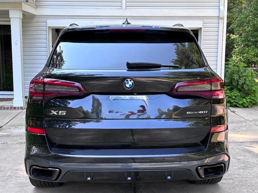 Black 2022 BMW X5 sDrive40i
