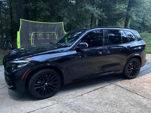 Black 2022 BMW X5 sDrive40i