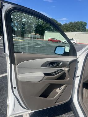 White 2019 Chevrolet Traverse LT Cloth