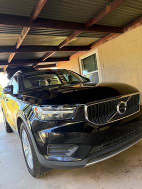 Black 2020 Volvo XC40 T4 Momentum