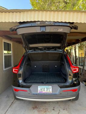 Black 2020 Volvo XC40 T4 Momentum