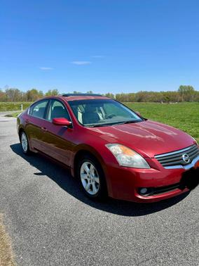 Red 2008 Nissan Altima 2.5 SL