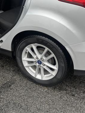 Silver 2015 Ford Focus SE
