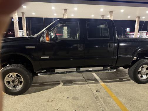 2006 Ford F-250 Lariat Crew Cab Super Duty