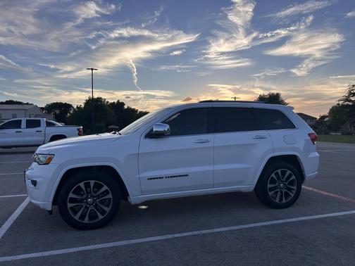 White 2017 Jeep Grand Cherokee Overland