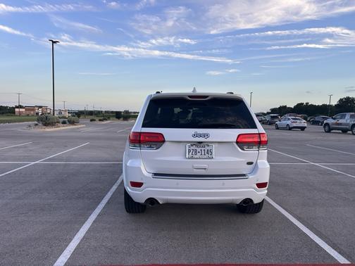 White 2017 Jeep Grand Cherokee Overland