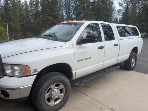 White 2004 Dodge Ram 3500 SLT Quad Cab