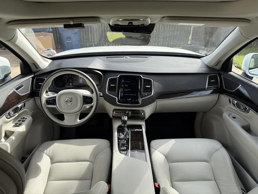 2019 Volvo XC90 T6 Momentum