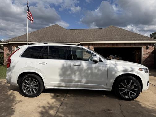 2019 Volvo XC90 T6 Momentum