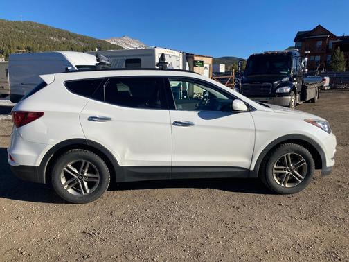 White 2017 Hyundai Santa Fe Sport 2.4L