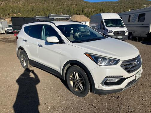 White 2017 Hyundai Santa Fe Sport 2.4L