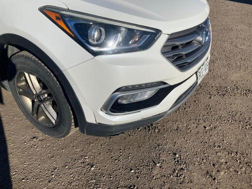 White 2017 Hyundai Santa Fe Sport 2.4L