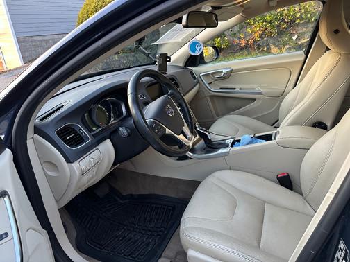 Blue 2015 Volvo V60 T5 Premier