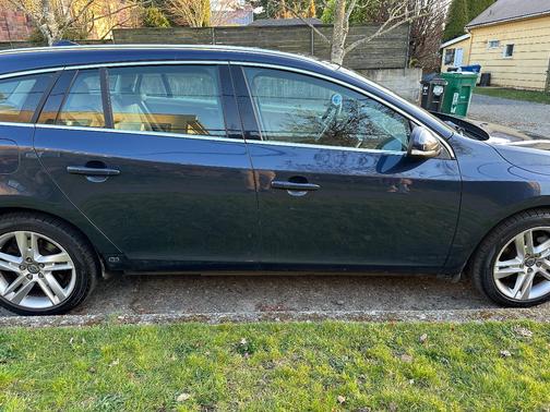 Blue 2015 Volvo V60 T5 Premier