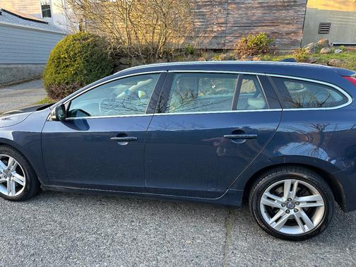 Blue 2015 Volvo V60 T5 Premier