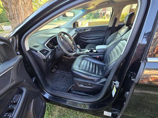 Black 2015 Ford Edge SEL
